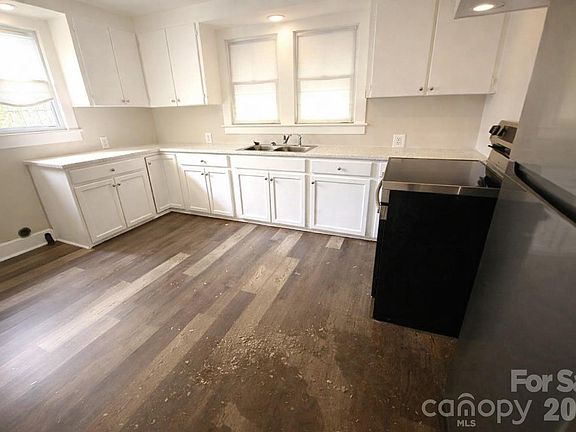 4th image of 407 Davidson St