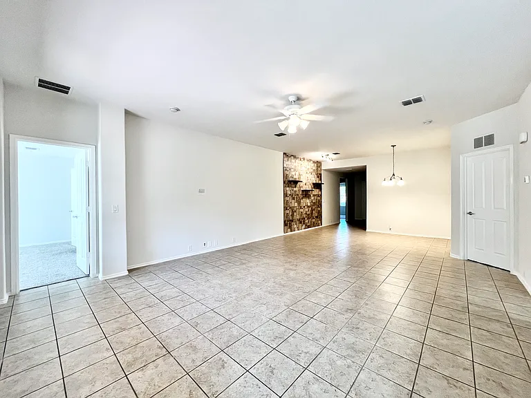 903 Mazatlan Ct — Photo 3