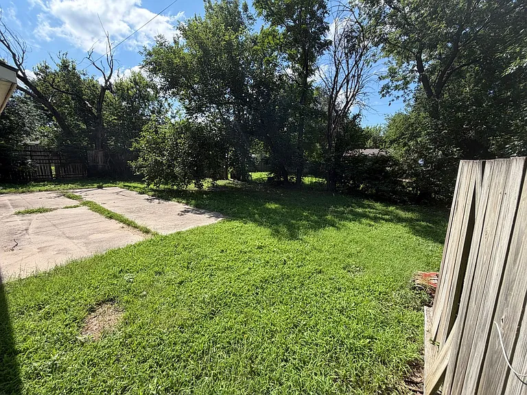 324 S McComas St — Photo 13
