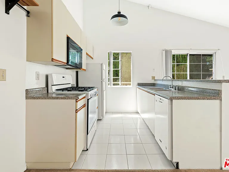607 N Rossmore Ave #205 — Photo 5