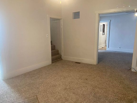 4th image of 240 Watson St
