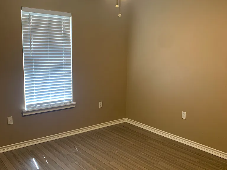 705 Shea St — Photo 17