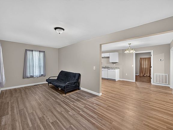 4th image of 52 Columbia St