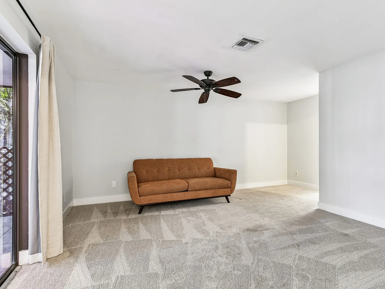 4 bed, 1985 sqft, $3,995 — Photo 4