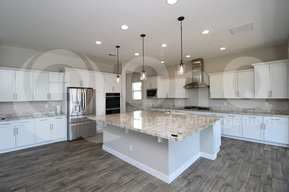 3 bed, 3.5 bath, 3383 sqft, $3,499 — Photo 4