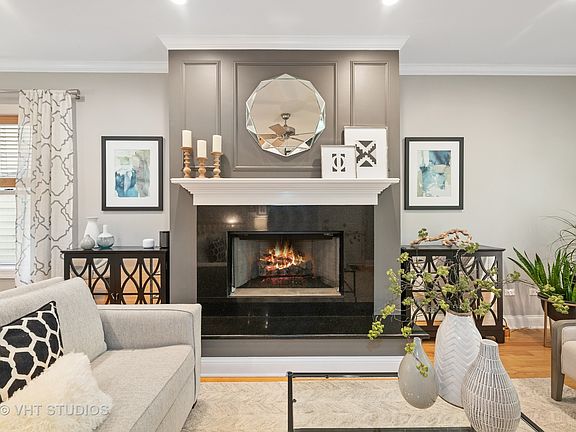 5th image of 1037 N Winchester Ave #1