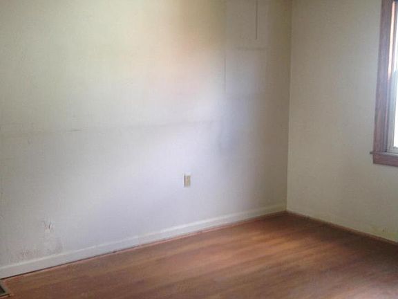 3rd image of 146 Frost Ave