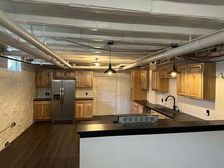 225 N Pioneer Ave — Photo 7