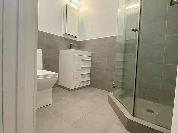 4th image of 545 Graham Ave #1