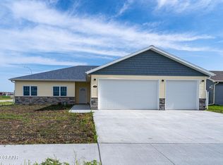 3388 44th Ave S, Grand Forks, ND 58201