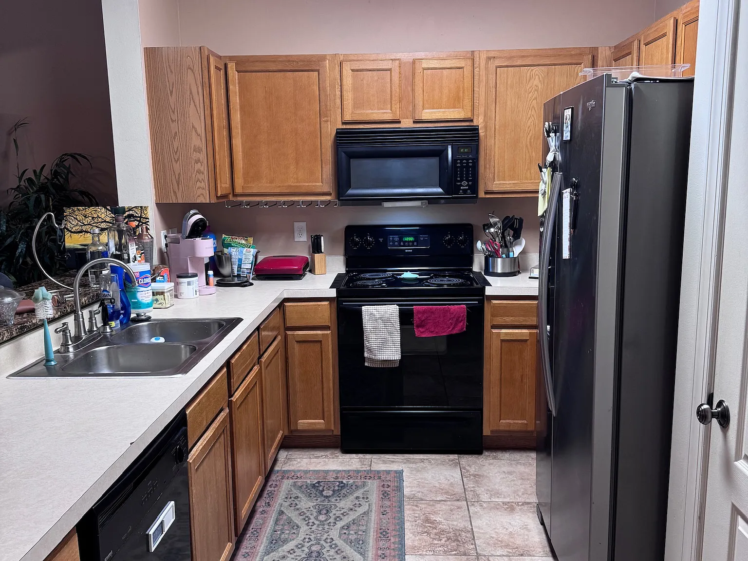 3 bed, 2.5 bath, 1560 sqft, $2,200 — Photo 2