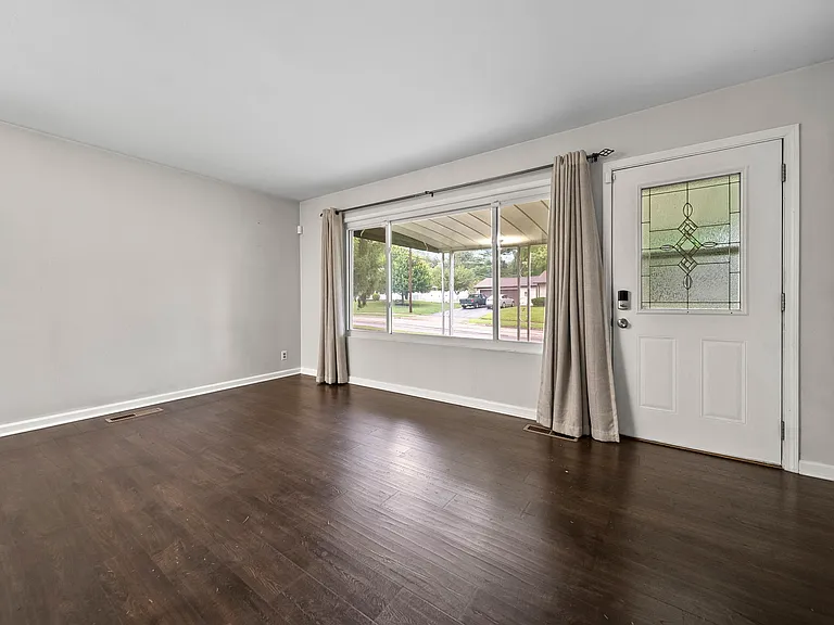 819 Pleasant Dr — Photo 9