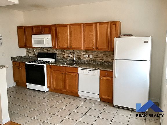 3rd image of 3128 N Lincoln Ave APT 3R