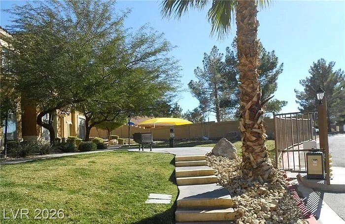316 Fountain Crossing Ln — Photo 37
