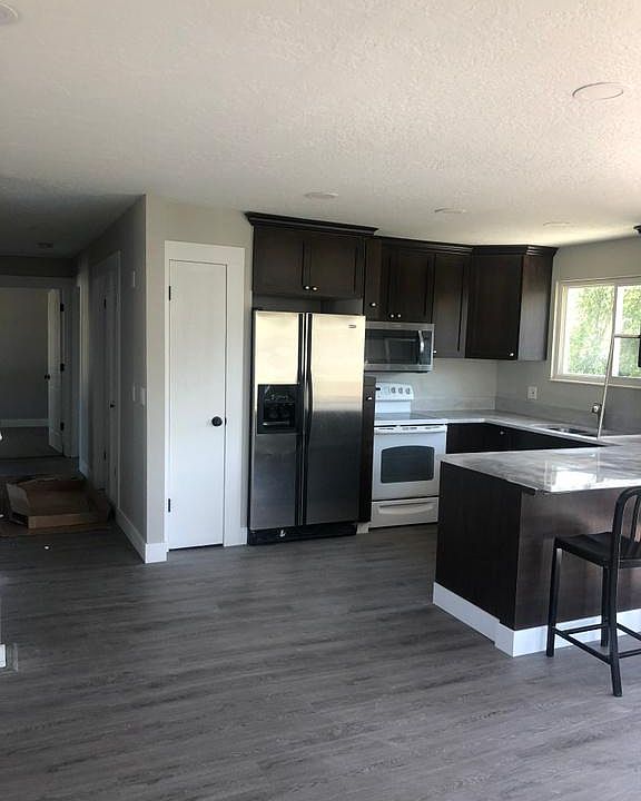 1st image of 1487 W Walnut Dr