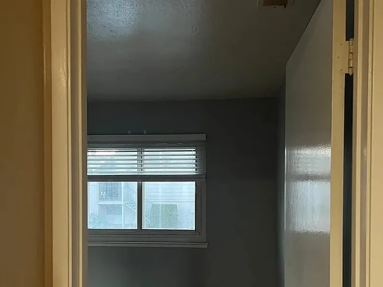 215 Dennis Dr — Photo 4