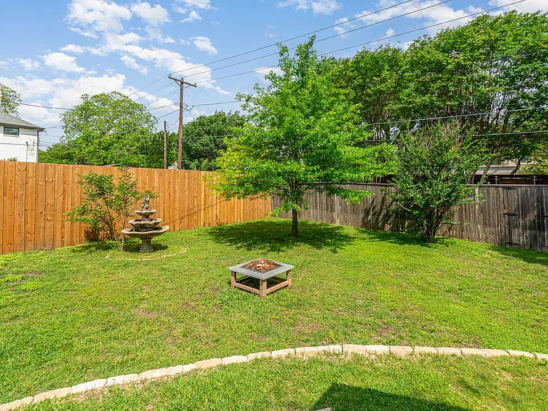 4220 Lovers Ln — Photo 25