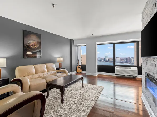 300 Riverfront Dr Ph 27C, Detroit, MI 48226