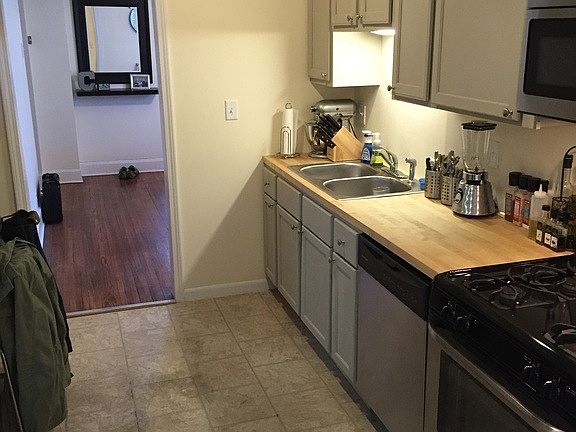3rd image of 3520 N Lincoln Ave #01