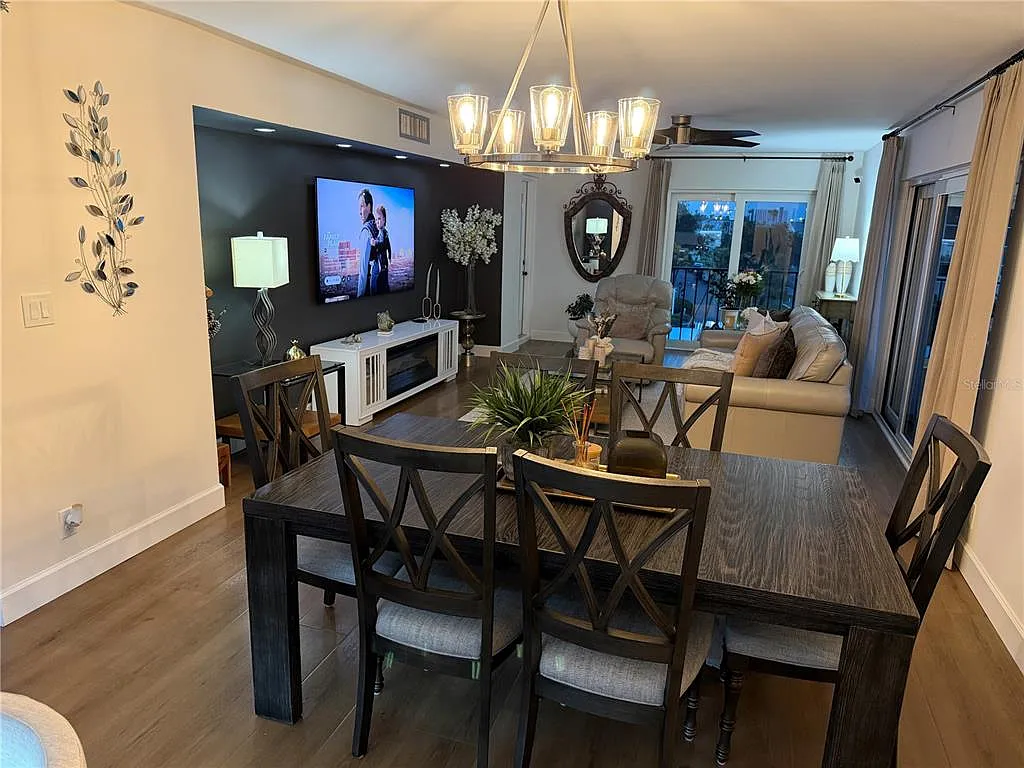 2 bed, 2.0 bath, 1394 sqft, $3,900 — Photo 4