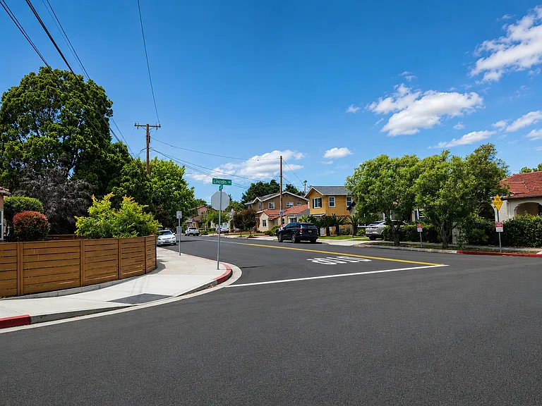 1041 Parkinson Ct — Photo 15