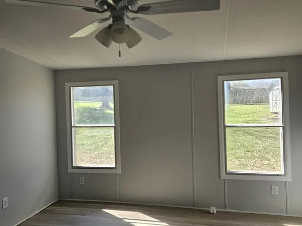 935 Calvert Dr, Clarksville, TN 37042