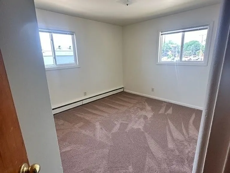 1302 Crowley Ave — Photo 11