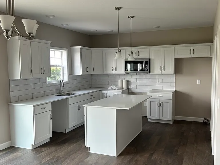 1504 Warwick Dr — Photo 5