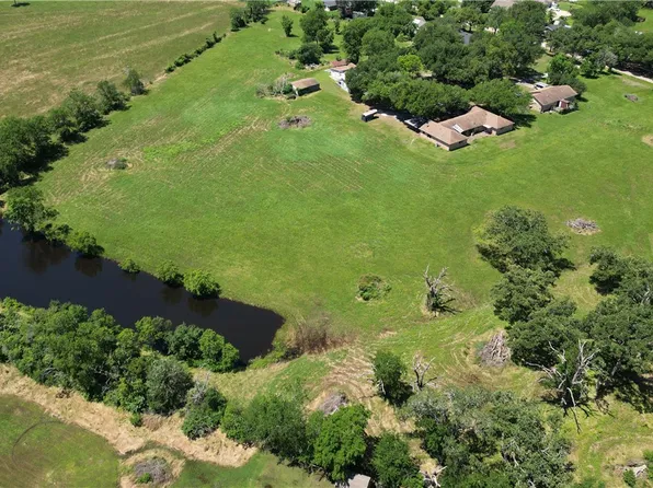 7 W Manning Ln, Madisonville, TX 77864