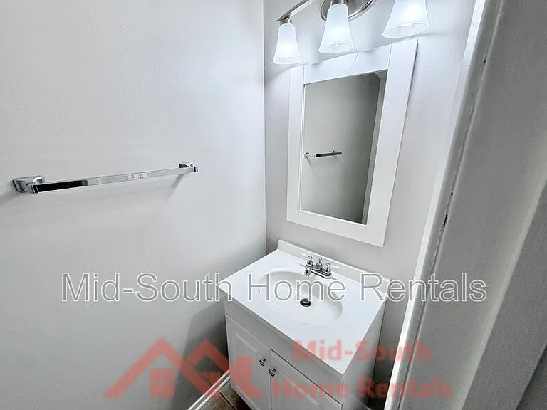 1869 E Poplar Woods Cir — Photo 9