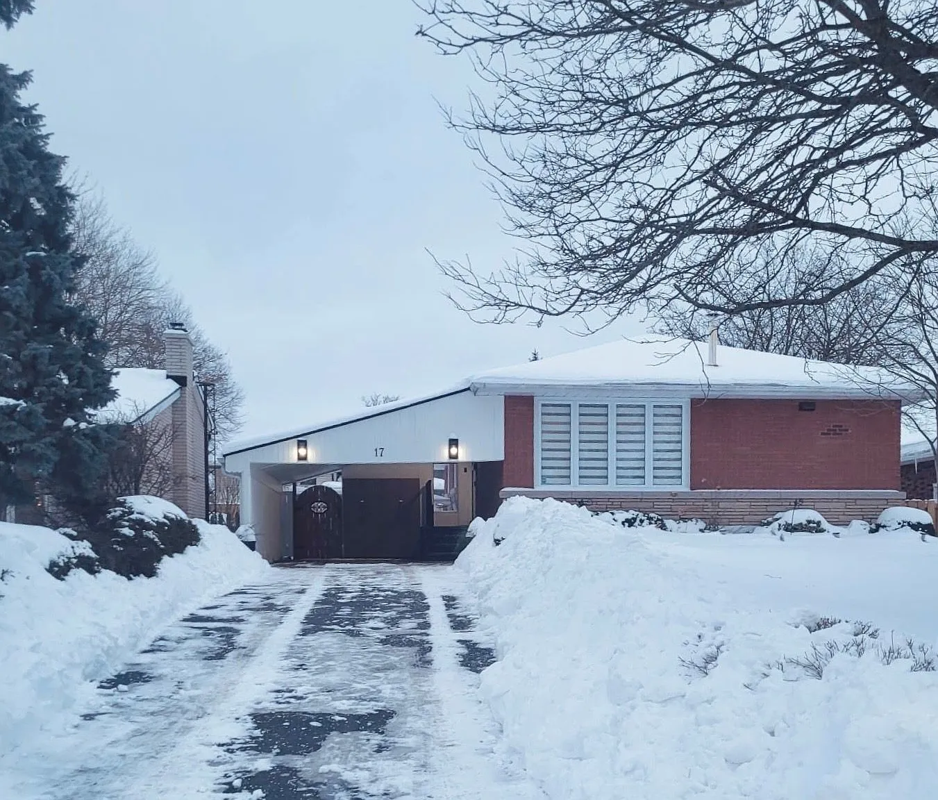4 bed, $2,000 — Photo 1