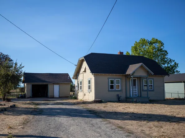 255 Charlotte Ann Rd, Medford, OR 97501
