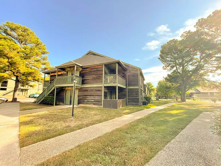 Seasons Apartments — Photo 17