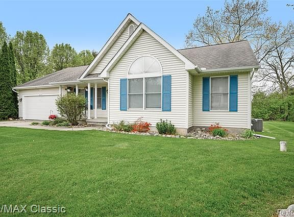 3rd image of 16374 Trotter Ln