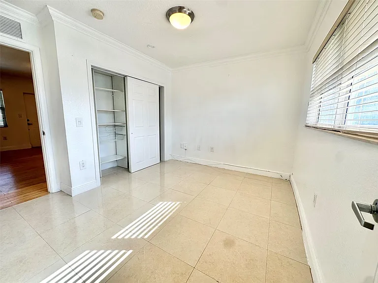 660 NE 11th Ave #202 — Photo 7