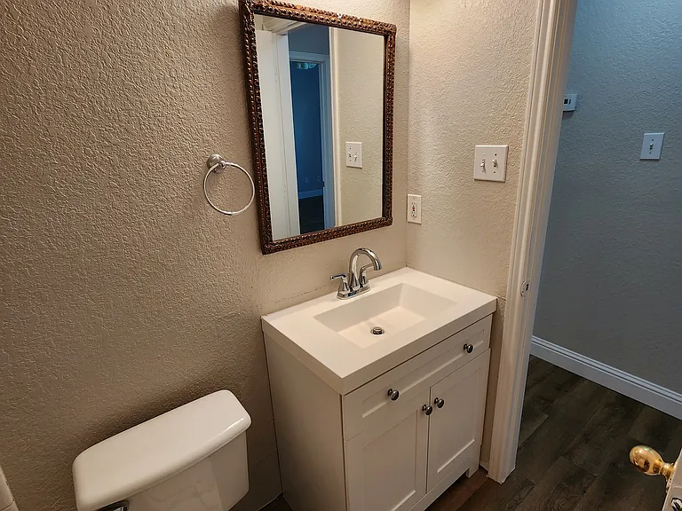 607 Hollyberry Dr — Photo 32