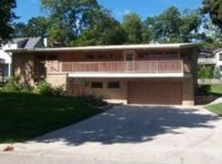 248 Elmwood Ave, Lake Geneva, WI 53147