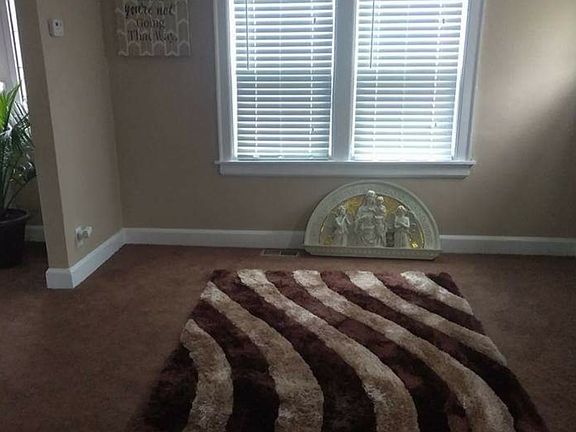 3rd image of 608 Mayflower Ave