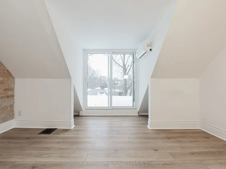 15 Indian Road Cres #UPPER — Photo 25
