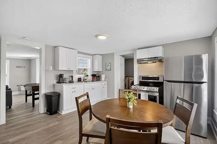 1401 Collier St — Photo 12