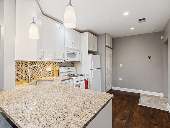 4th image of 4455 N Rockwell St #G