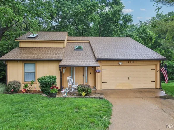 1208 Brookstone Ln, Lake Saint Louis, MO 63367