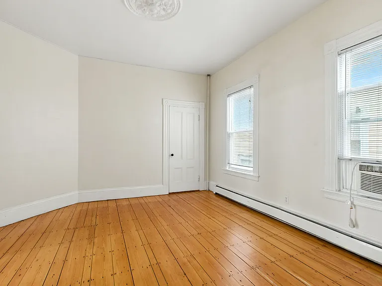 547 Broadway — Photo 22