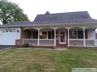 55 Pine Needle Rd, Levittown, PA 19056