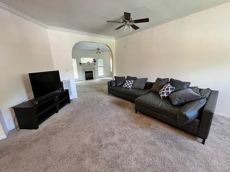 228 Lenox Ln — Photo 4