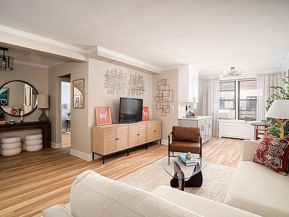 3rd image of 60 E 9th St APT 640