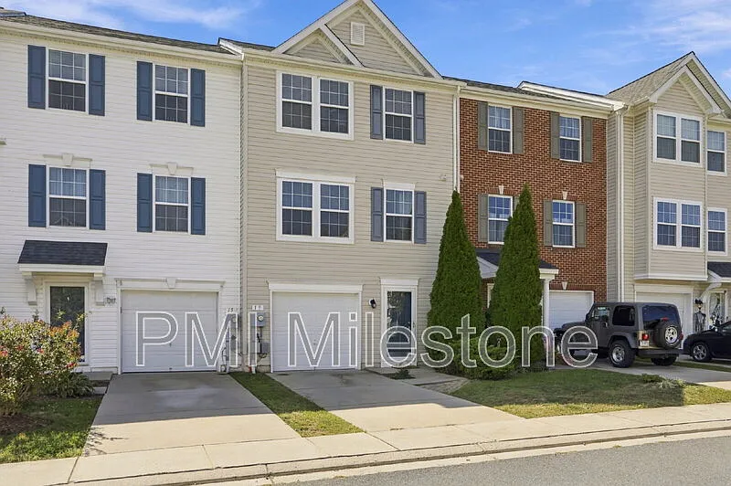 3 bed, 4.0 bath, 2409 sqft, $1,780 — Photo 3