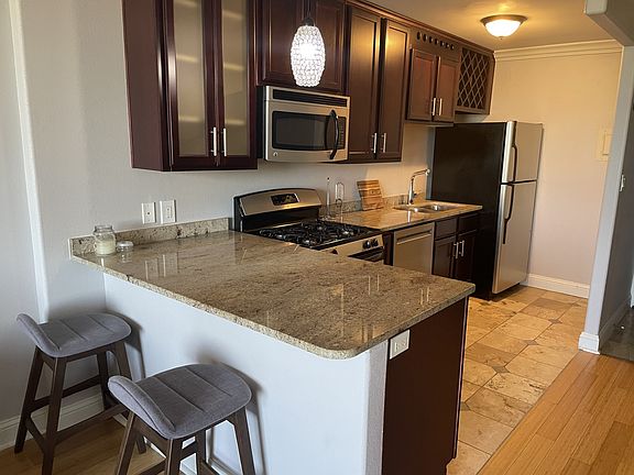 3rd image of 700 E 8th St Unit 7L
