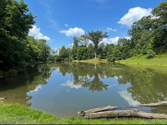 3rd image of 27 Carlton Lake Ct
