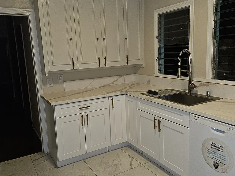 1460 S Holt Ave — Photo 39